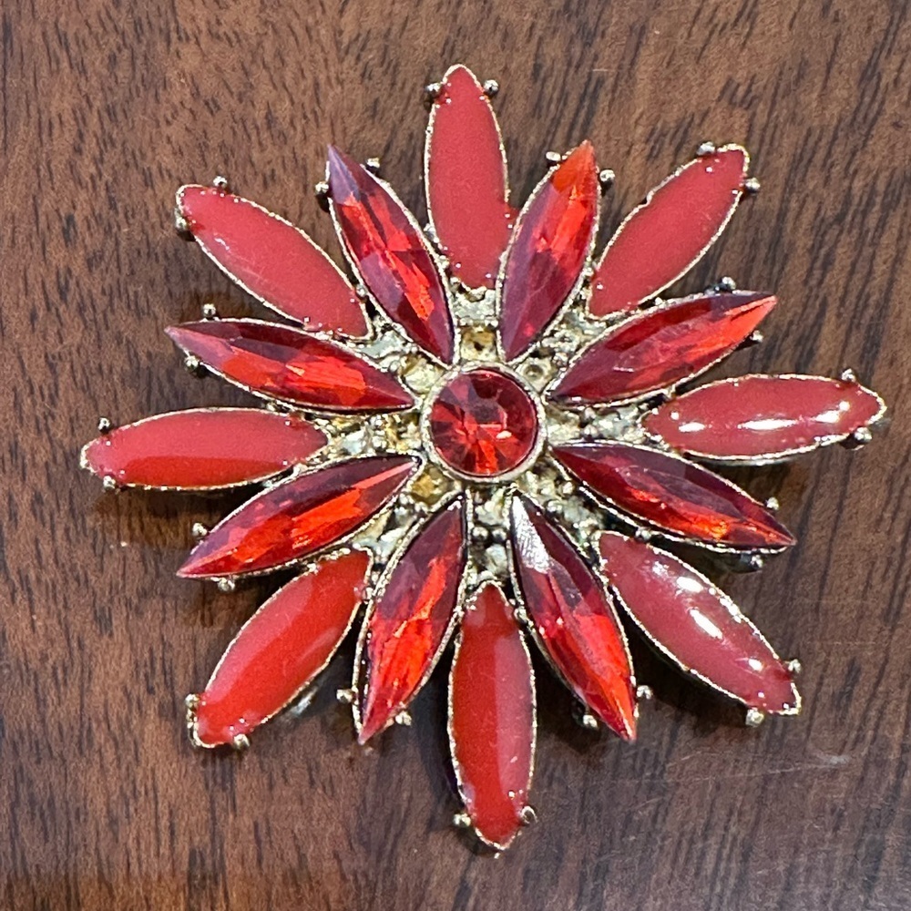 Vintage Colorful Crystal & Stone Red and Gold Tone Chrysanthemum Brooch